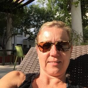 Meet your Posher, Leanne